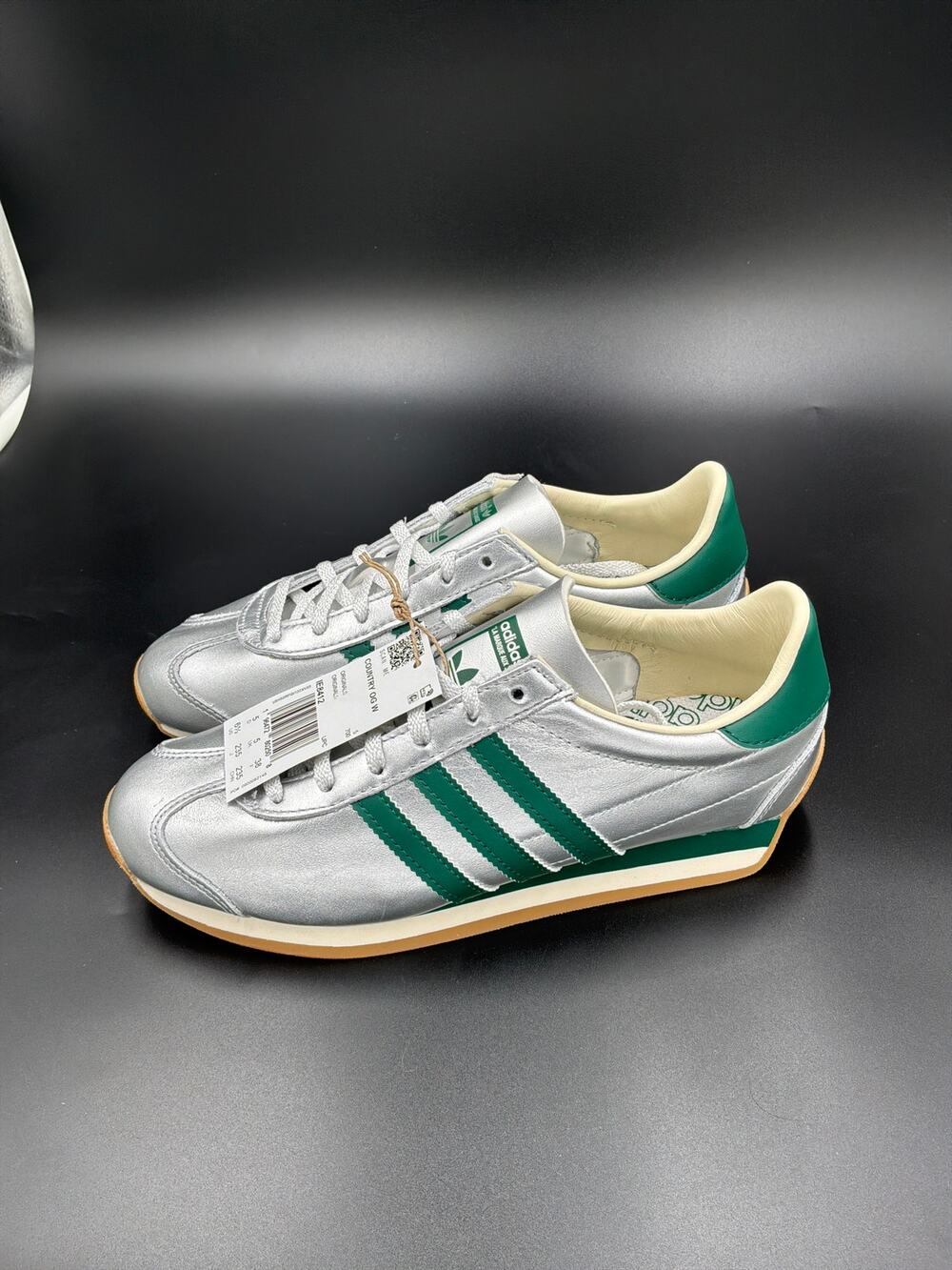 Adidas Country OG W Sneakers. Metallic and green.